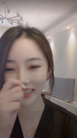 陆七萬主播照片