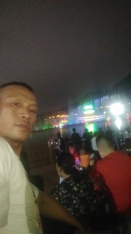 龚坦克主播照片