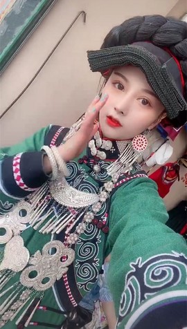 陆七萬主播照片
