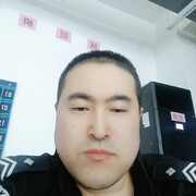 吃西瓜的小孩