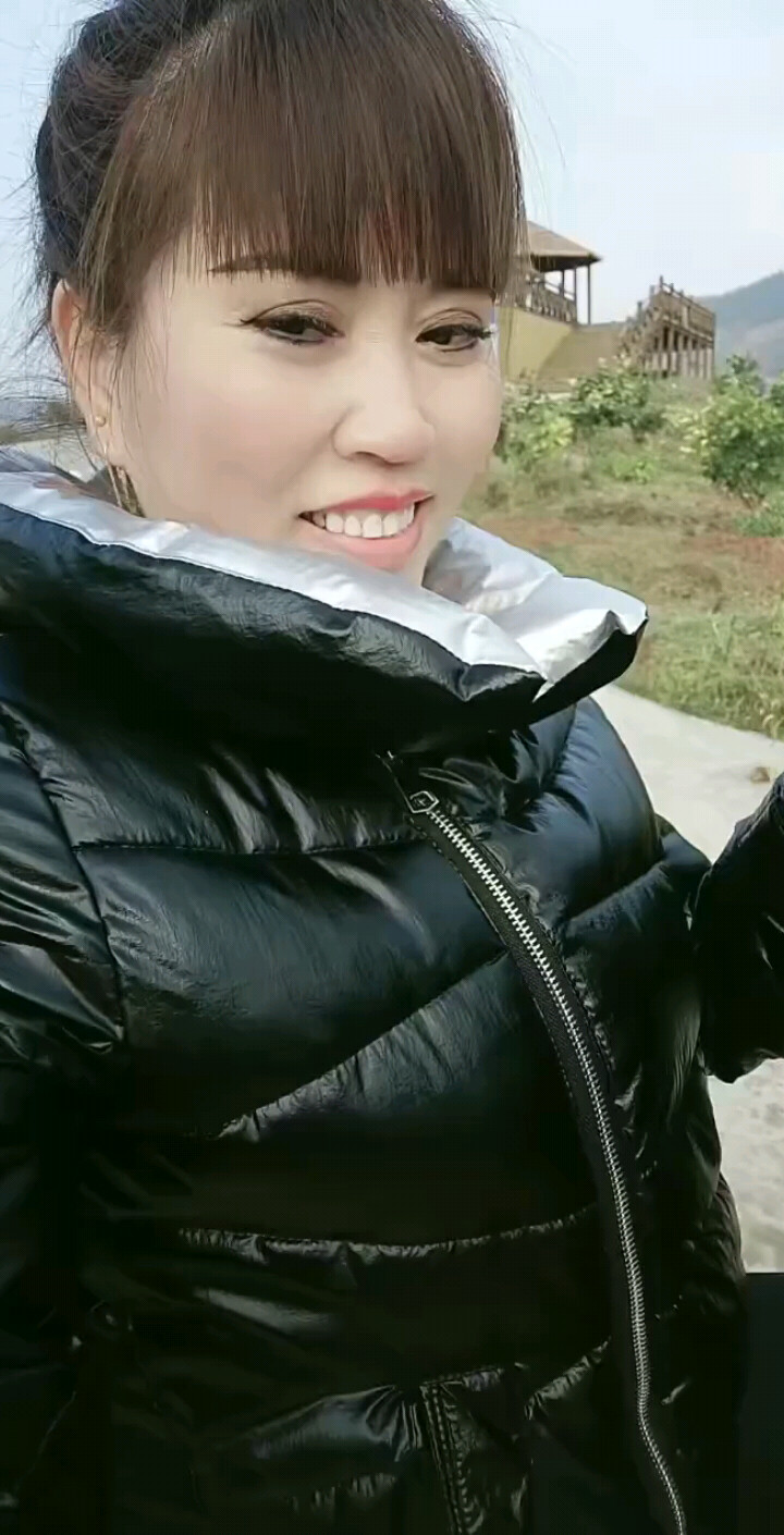唱着情歌流着泪