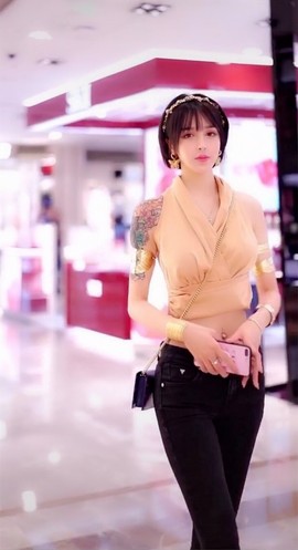 陆七萬主播照片