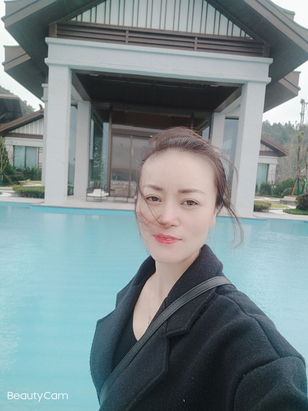 向穆纯子主播照片