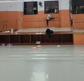 嘿暂离主播照片