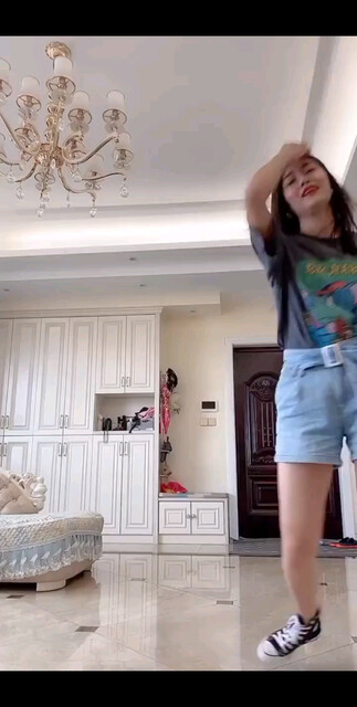 如果难过就努力，抬头望天空吧，