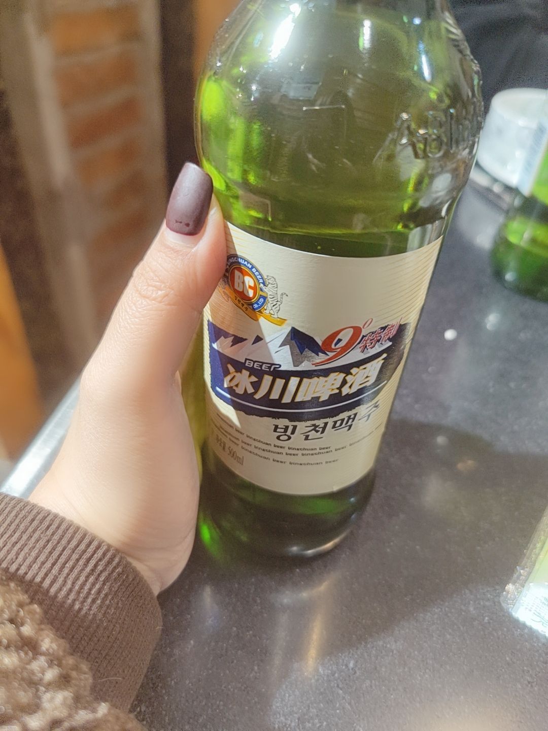 老酒馆里慵懒の猫的图片