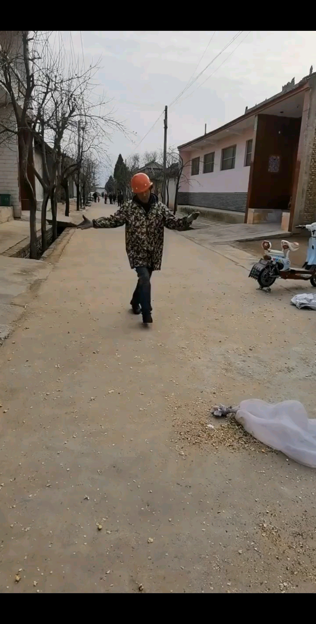 大叔跳的真带劲/大笑
