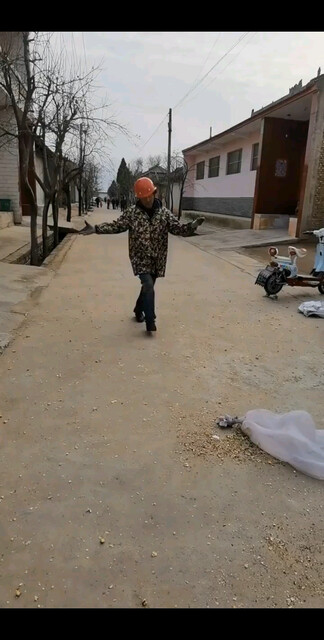 大叔跳的真带劲/大笑