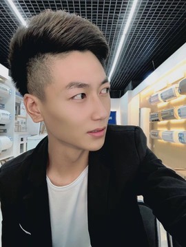 嘉奇gg主播照片
