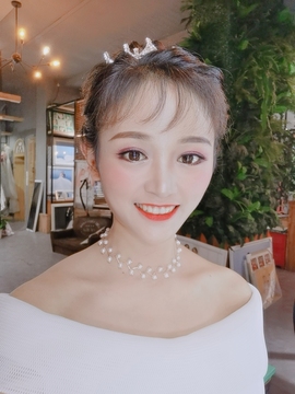 1554611743主播照片