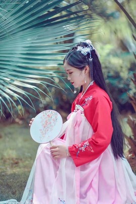 丽娅在等～主播照片