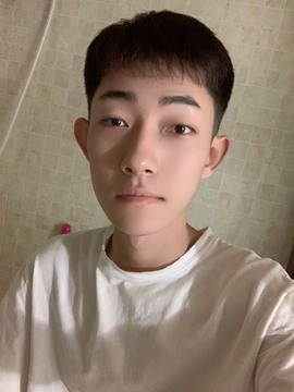 小七不小主播照片