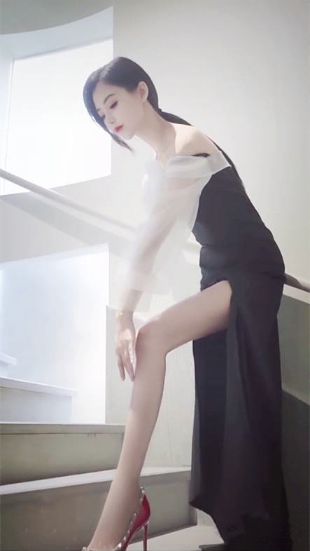 陆七萬主播照片
