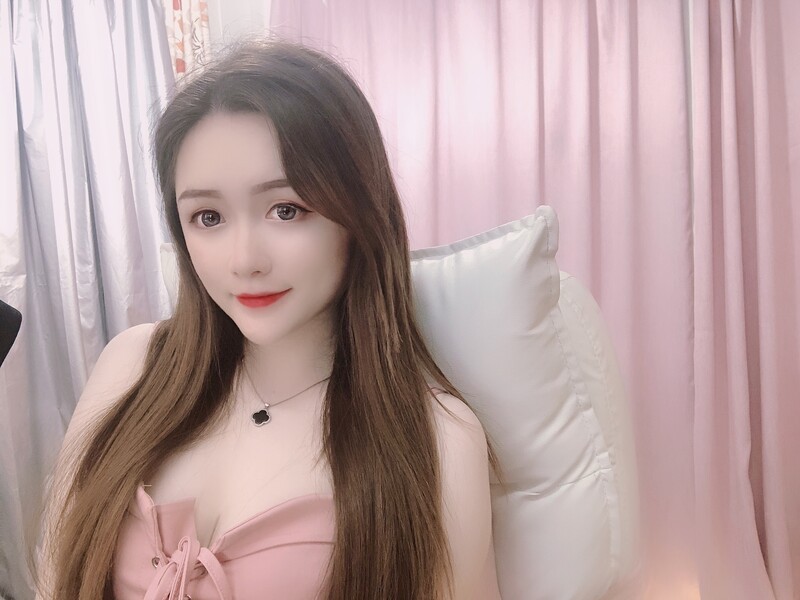 QQ奶糖的主播海报