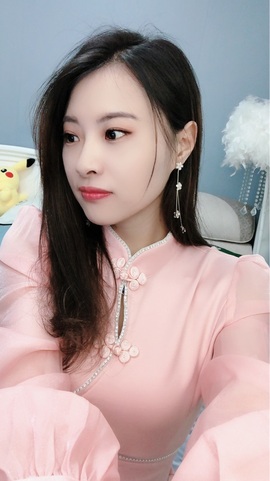 小艾回湖北不定时播主播照片