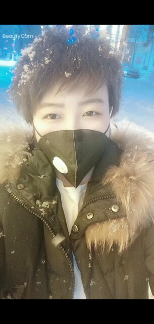 雪一片一片一片。