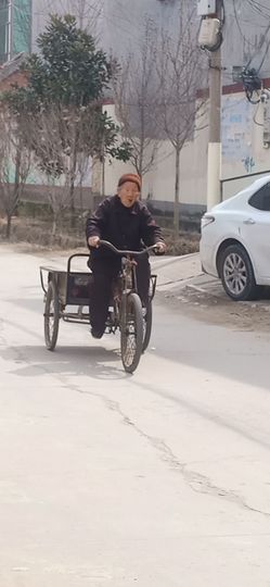 婷妹外卖小姐姐的图片