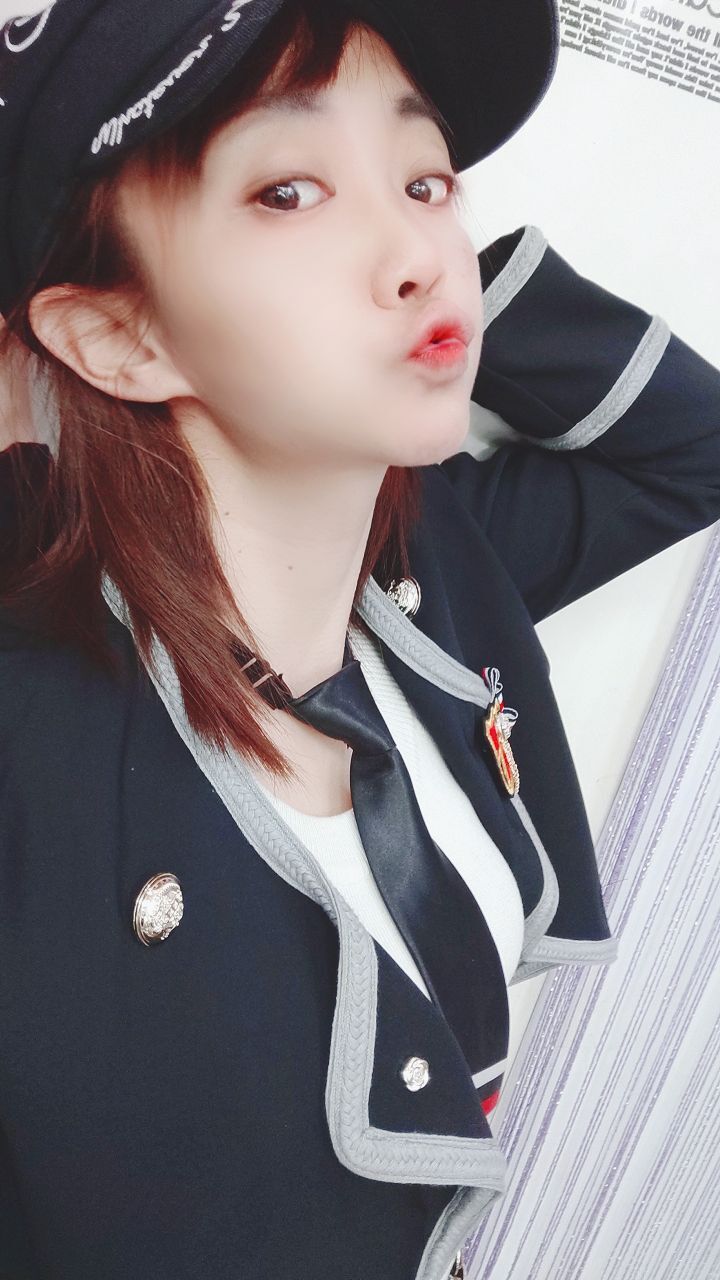 丑小鸭💞愿有一束光的图片