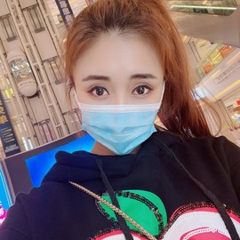跑调嘉💟休主播照片
