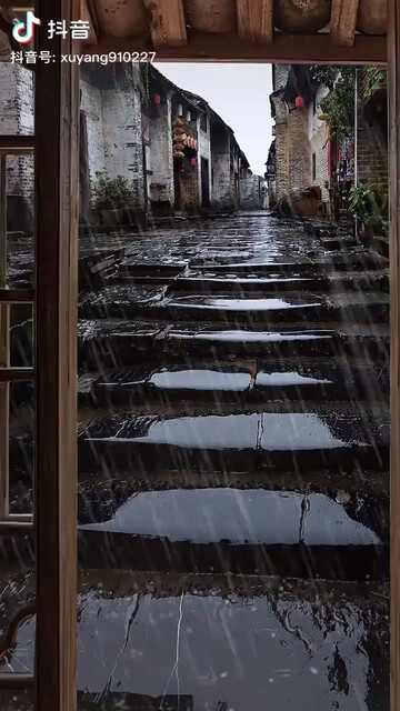 听雨是一种宣泄，看雨