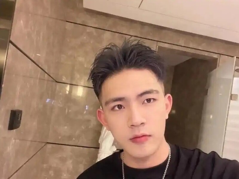 江湖人称派大星的主播海报