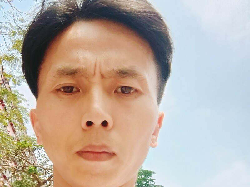 嗯哼你...的主播海报