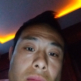 贡日月义主播照片