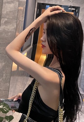 可爱兔兔加油5冠主播照片