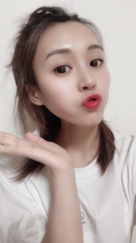 钱小亿主播照片