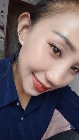 凉山彝妹主播照片