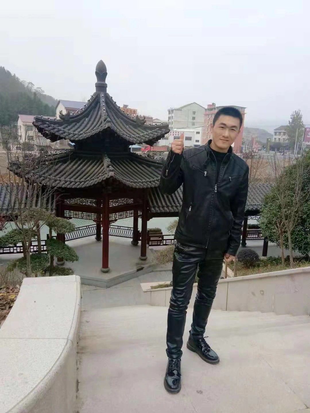我女人要用生命爱她的主播照片