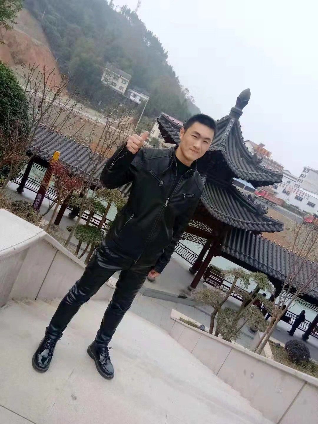 我女人要用生命爱她的主播照片