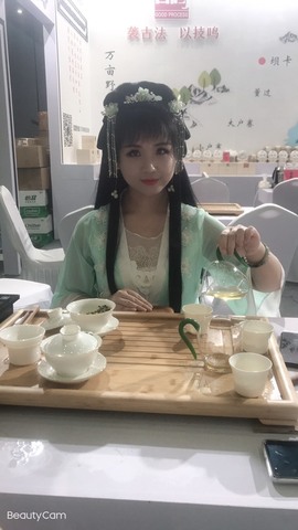 茶茶幸运星主播照片