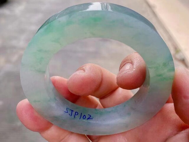 翡翠原石中缅一手货海报