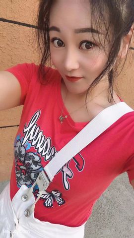 玲小闹生病休息中主播照片