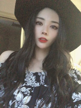 娜塔莎退主播照片