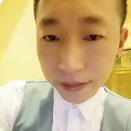 华哥azj主播照片
