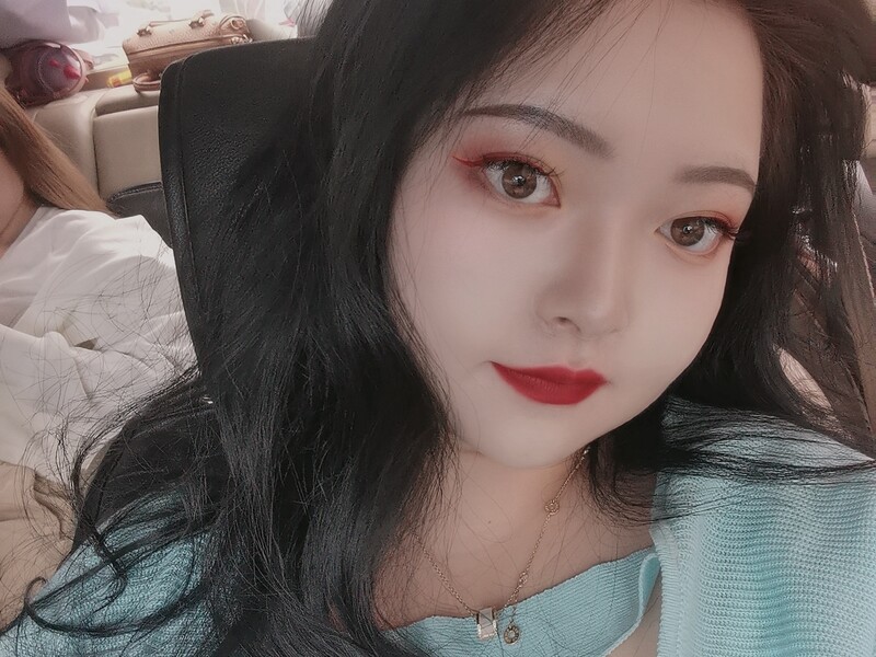 尹小弟她大哥的主播海报