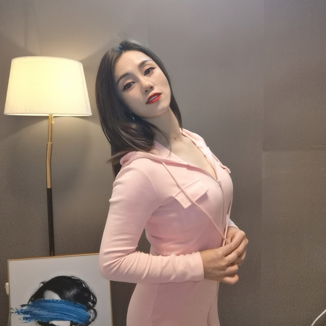新人鑫鑫求升级的主播照片