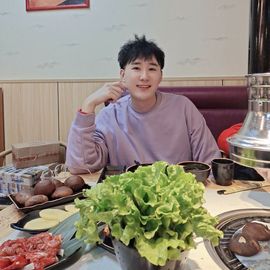 演员孔雀哥哥主播照片