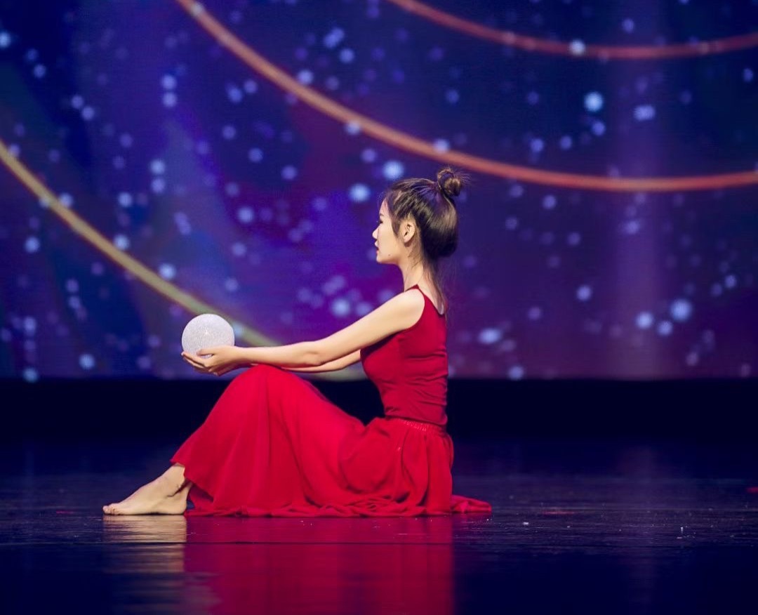 L曼曼~休一天很累的主播照片