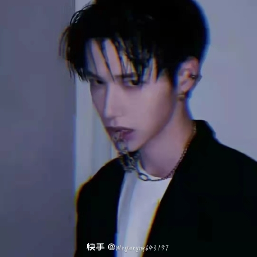 逛街交友的主播照片