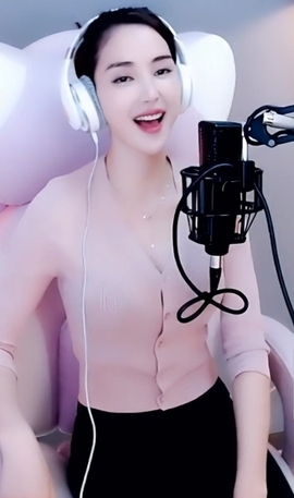 水母好美主播照片