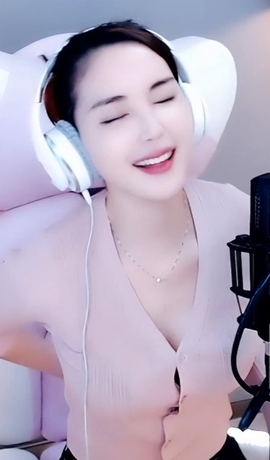 水母好美主播照片