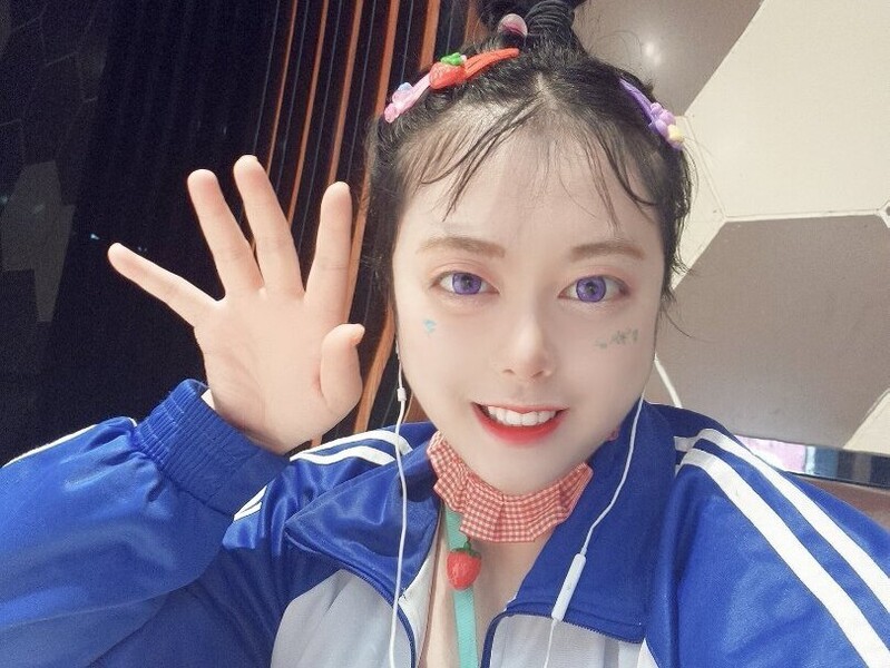 歌手谭薇的主播海报