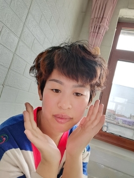 网红东北美女主播照片