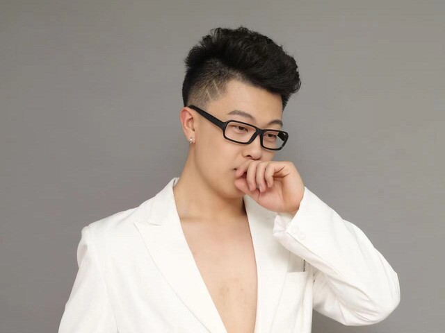 长脸谢霆锋海报