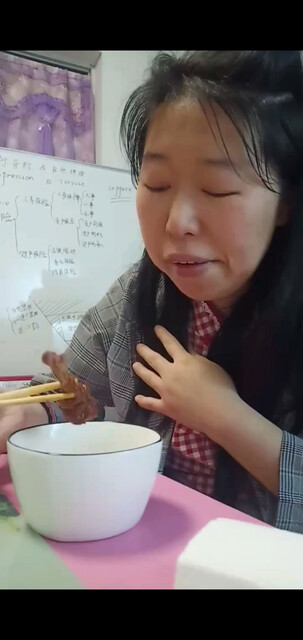 今晚吃的鸡爪 chi