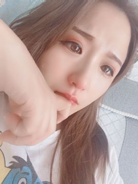 婷儿八月加油主播照片