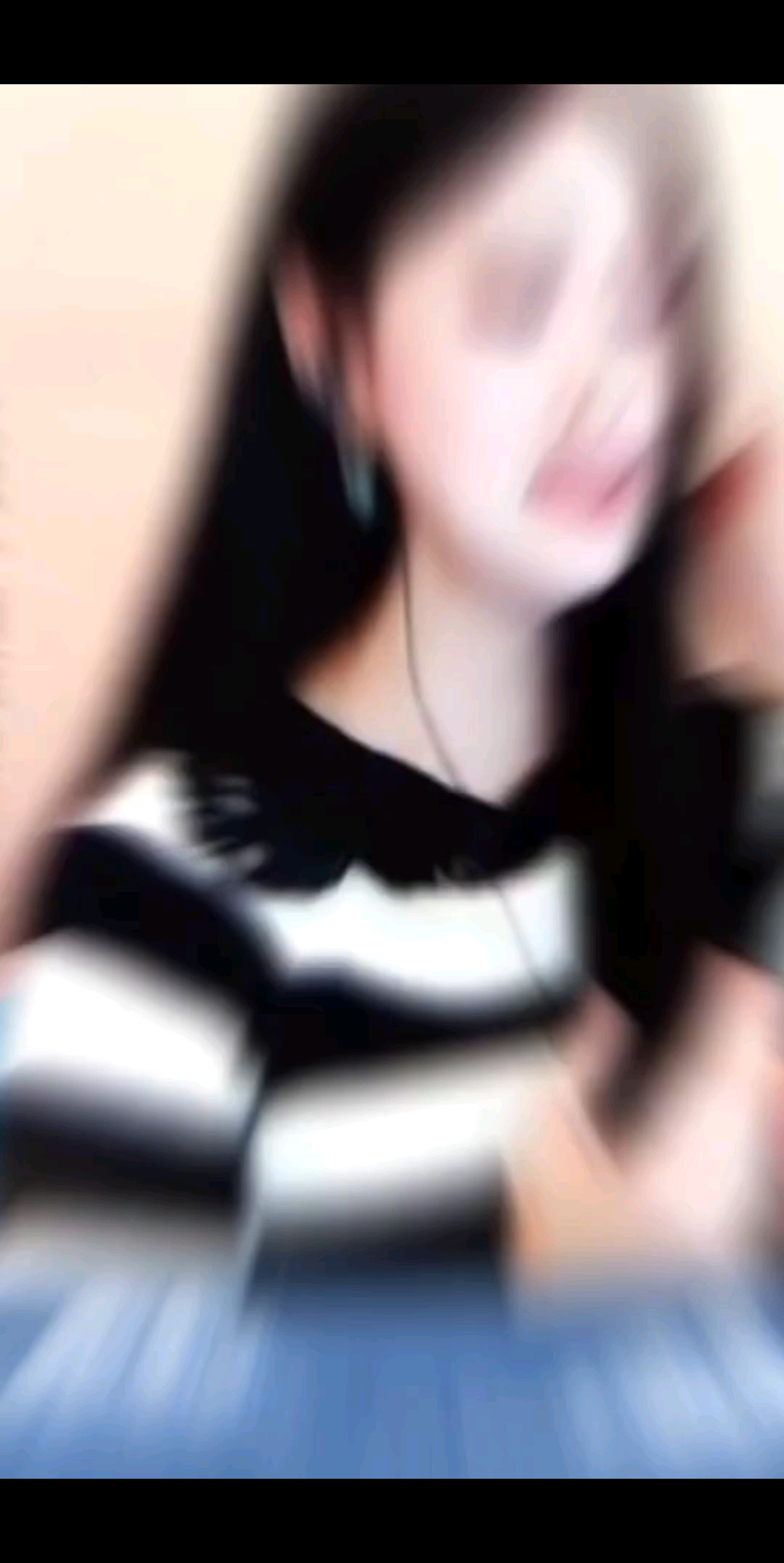 ，